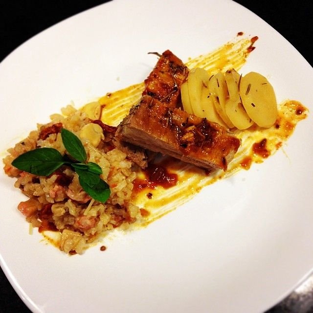 Carne com batatas do almoço especial