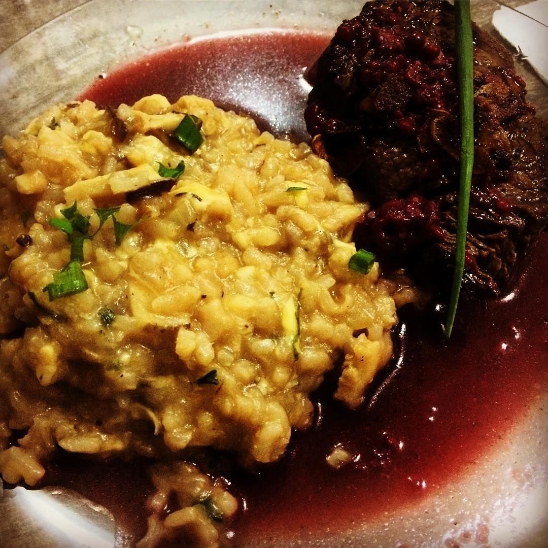 Filé com risoto ao molho de vinho