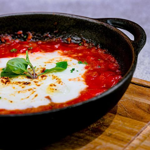 Burrata ao pesto vermelho